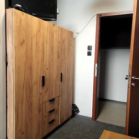 Go Hostel Rewolucji Lodz  Ngoại thất bức ảnh