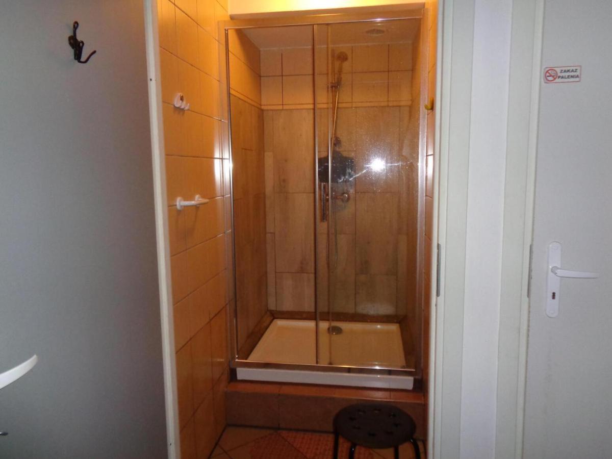 Go Hostel Rewolucji Lodz  Ngoại thất bức ảnh
