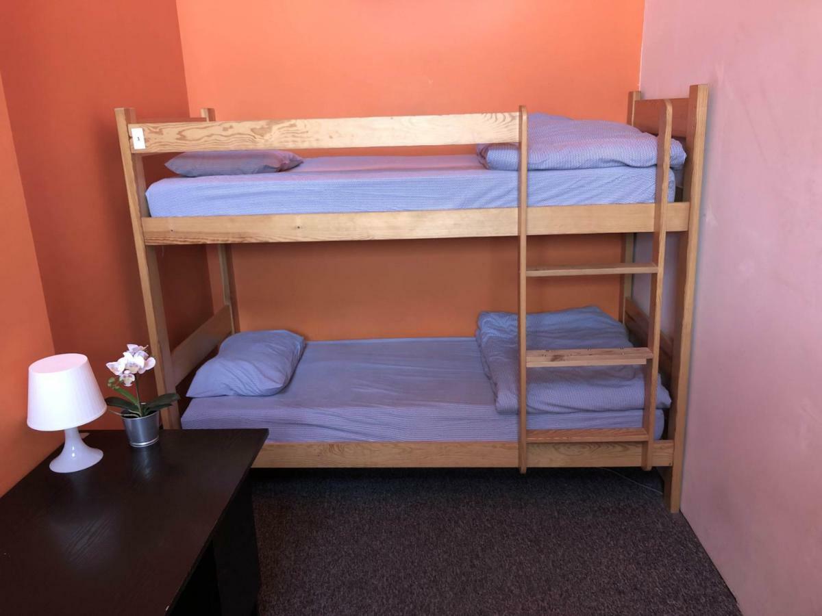 Go Hostel Rewolucji Lodz  Ngoại thất bức ảnh